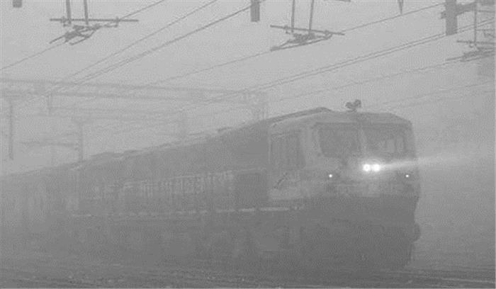 दिल्ली में ठंड का कहर, रेल सेवा प्रभावित दिल्ली में ठंड का कहर, रेल सेवा प्रभावित