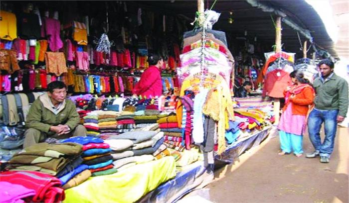 तेज ठंड में बढ़ी गर्म कपड़ों की मांग