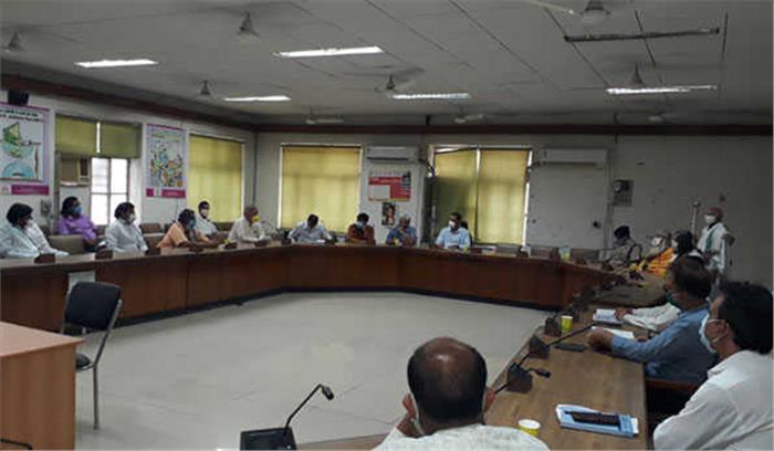 आम लोगों की समस्याओं से अवगत हुए कलेक्टर