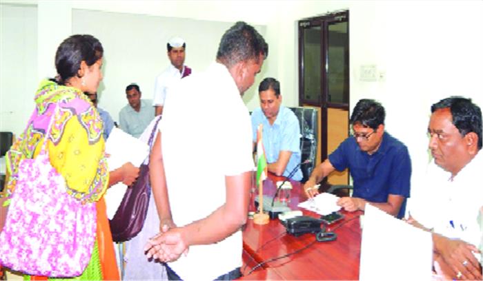 उद्योगों के छूटे प्रकरणों का करें निराकरण: कलेक्टर