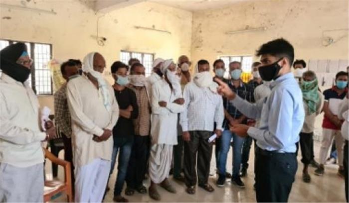 जिलाधिकारी ने एयरपोर्ट से प्रभावित परिवारों की सुनी समस्याएं