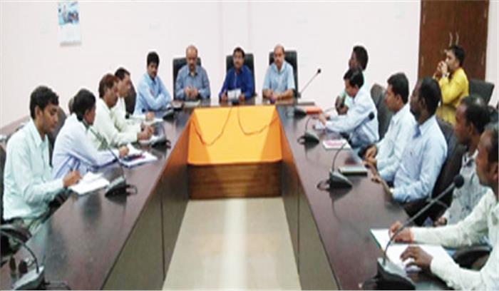 कलेक्टर ने ली राजनीतिक दलों की बैठक