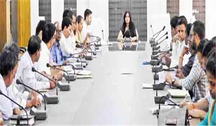 जल संरक्षण हेतु ज्यादा से ज्यादा वाटर हार्वेस्टिंग सिस्टम और सोकपिट का निर्माण कराएं : कलेक्टर