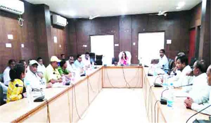 जल संसाधन विभाग के काम-काज की कलेक्टर ने की समीक्षा