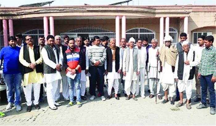 सुमित गुर्जर के परिजन जिलाधिकारी से की मुलाकात