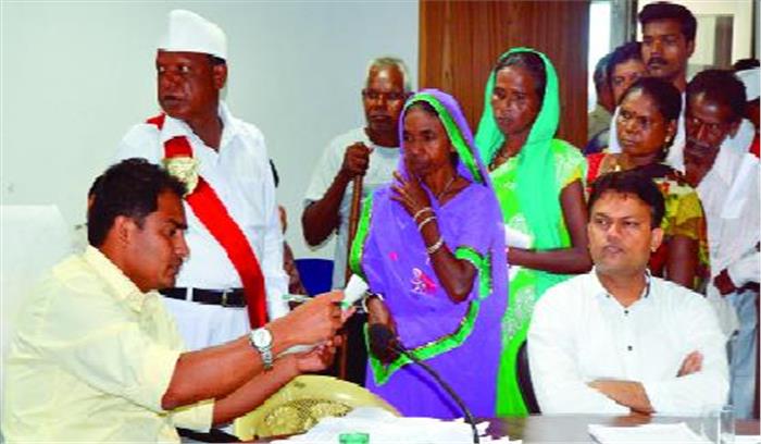 शिक्षक कई माह से अनुपस्थित, शराब पीकर करता है ड्यूटी