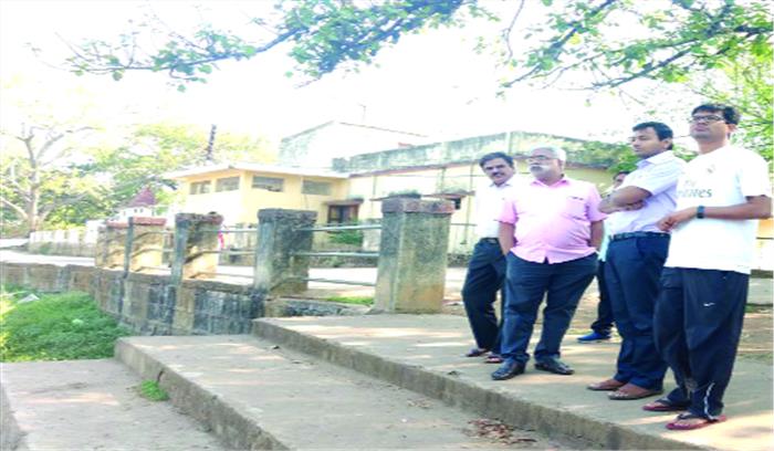 कलेक्टर-निगम आयुक्त ने लिया तालाबों का जायजा