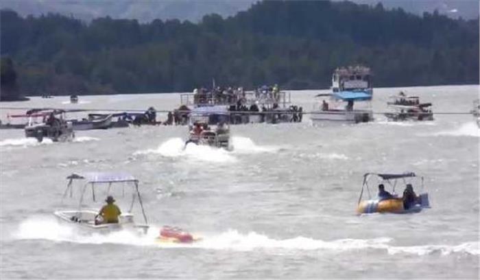 नौका के पलटने से 9 लोगों की मौत, 28 लापता