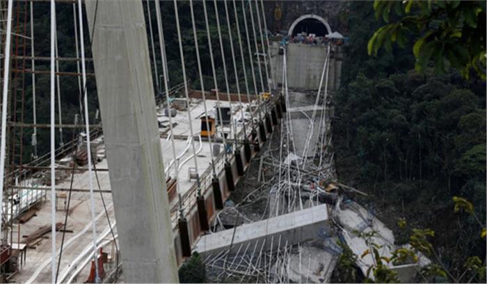 कोलंबिया में निर्माणाधीन पुल ढहा, 10 लोगों की मौत कोलंबिया में निर्माणाधीन पुल ढहा, 10 लोगों की मौत