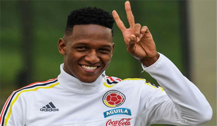 मीना को बार्सिलोना के नए खिलाड़ी के रूप में पेश किया गया