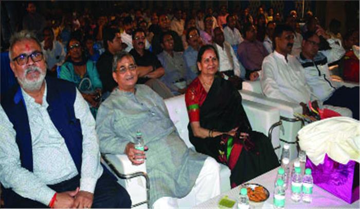 कवि सम्मेलन में कविताएं सुन रोक नहीं पाए हंसी कवि सम्मेलन में कविताएं सुन रोक नहीं पाए हंसी