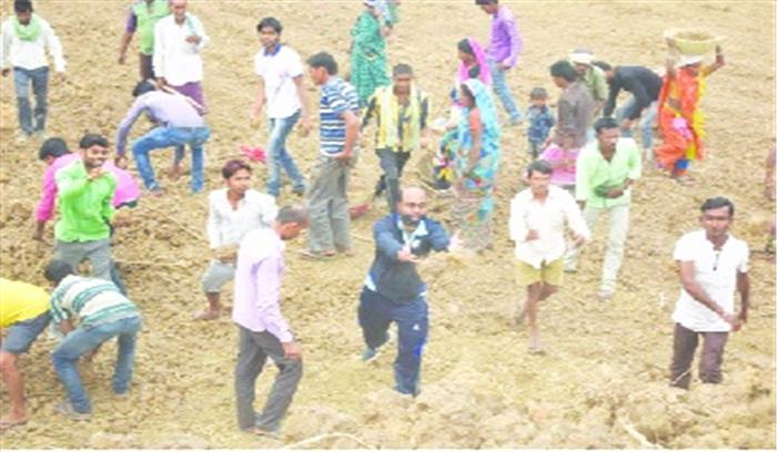 श्रमदान कर ग्रामीणों ने बदल दी तालाब की तस्वीर