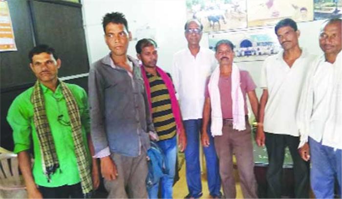 4 साल बाद भी नहीं मिला किसानों को जमीन का मुआवजा 4 साल बाद भी नहीं मिला किसानों को जमीन का मुआवजा