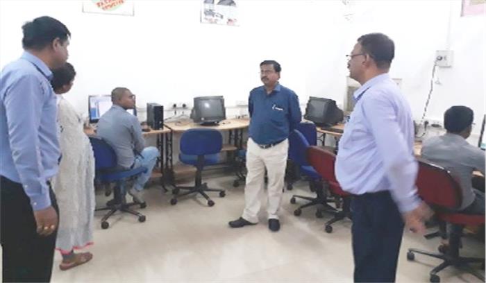 कलेक्टर ने किया आईटीआई का आकस्मिक निरीक्षण कलेक्टर ने किया आईटीआई का आकस्मिक निरीक्षण