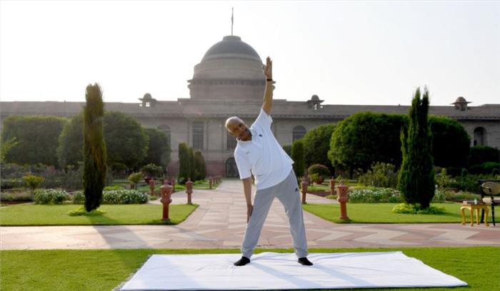 राष्ट्रपति रामनाथ कोविंद ने अंतरराष्ट्रीय योग दिवस पर देशवासियों को दी बधाई