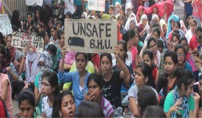 बीएचयू हिंसा पर दिल्ली विश्वविद्यालय के छात्रों का विरोध प्रदर्शन