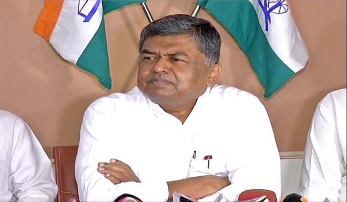 कांग्रेस के वरिष्ठ नेता बी के हरिप्रसाद ने राज्यसभा के उप सभापति के लिए नामांकन भरा