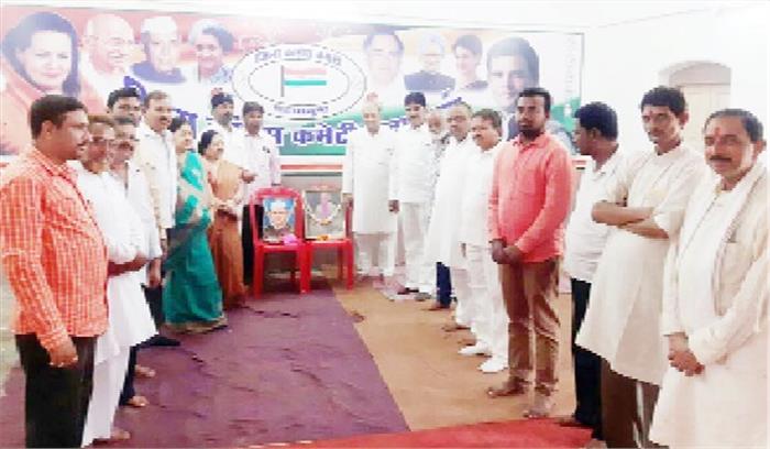 कांग्रेसियों ने मनाई गांधी व शास्त्री की जयंती