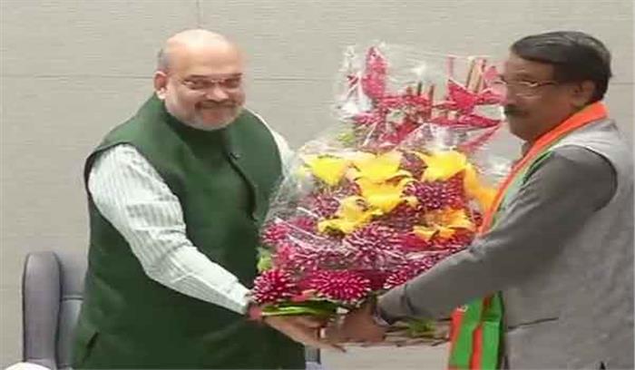 कांग्रेस को बड़ा झटका, दिग्गज नेता टॉम वडक्कन भाजपा में शामिल