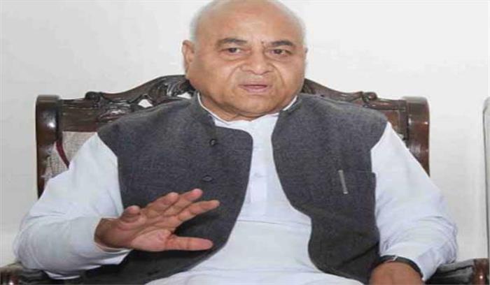 किसान आवारा पशुओं से  हैं परेशान: सिंह