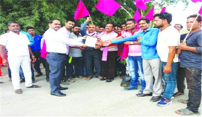 सड़क गड्ढों में तब्दील, मरम्मत की मांग