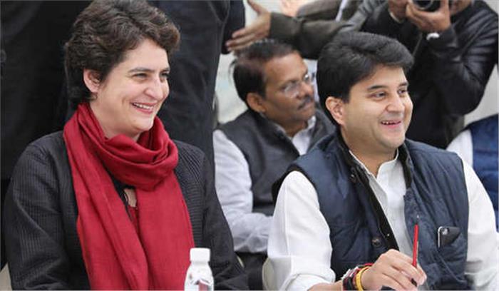 कांग्रेस महासचिवों की बैठक में शामिल हुई प्रियंका गांधी कांग्रेस महासचिवों की बैठक में शामिल हुई प्रियंका गांधी