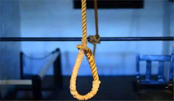 कांग्रेस मुख्यालय में स्टाफ सदस्य ने फांसी लगाई