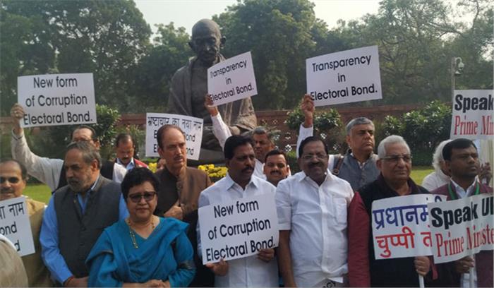 कांग्रेस ने संसद में किया चुनावी बांड के खिलाफ प्रदर्शन