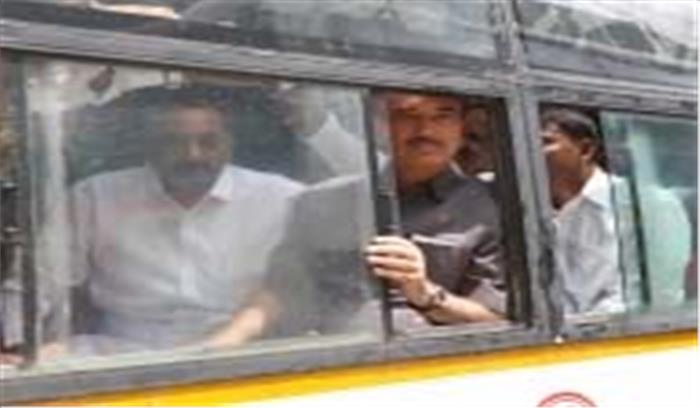 कर्नाटक संकट :गुलाम नबी आजाद, अन्य कांग्रेसी नेता हिरासत में लिए गए