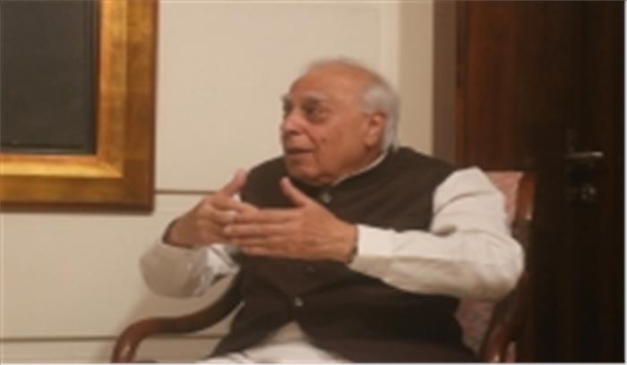 लॉकडाउन में बेरोजगार गरीबों की मदद करे सरकार : सिब्बल