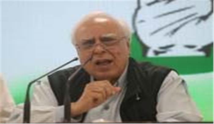 कर्नाटक संकट के लिए कपिल सिब्बल भाजपा पर बरसे