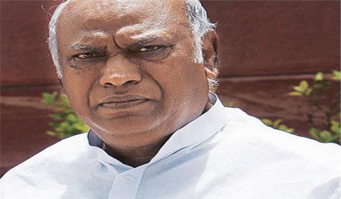 संसद में लोक महत्व के मुद्दों पर चर्चा करने से भाग रही सरकार: कांग्रेस संसद में लोक महत्व के मुद्दों पर चर्चा करने से भाग रही सरकार: कांग्रेस