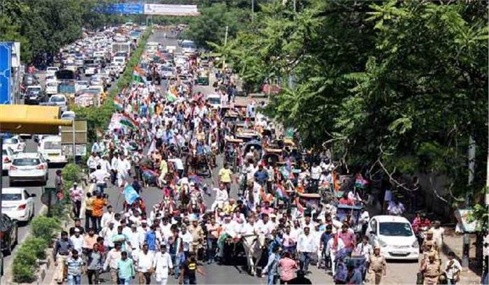 पेट्रोल डीजल की बढ़ती कीमतों के विरोध में कांग्रेस की रैली