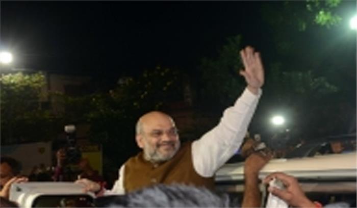 कोलकाता पहुंचे शाह को काले झंडे दिखाए गए