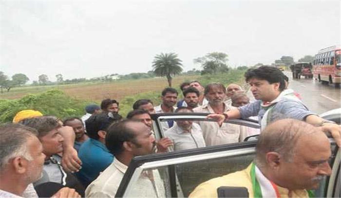 सिंधिया ने बाढ़ प्रभावित क्षेत्रों में सरकार के सर्वे से जताई असंतुष्टि सिंधिया ने बाढ़ प्रभावित क्षेत्रों में सरकार के सर्वे से जताई असंतुष्टि