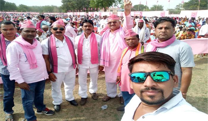 पेंड्रा में आयोजित सभा में पहुंचे महासमुंद के कार्यकर्ता