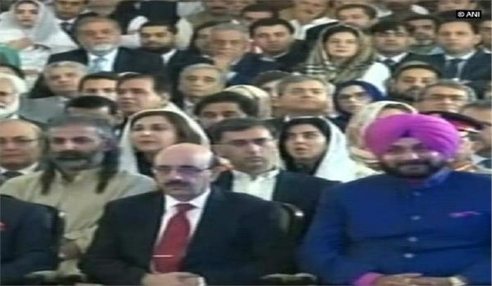 पीओके के राष्ट्रपति के बगल में बैठने पर सोशल मीडिया के निशाने पर सिद्धू पीओके के राष्ट्रपति के बगल में बैठने पर सोशल मीडिया के निशाने पर सिद्धू