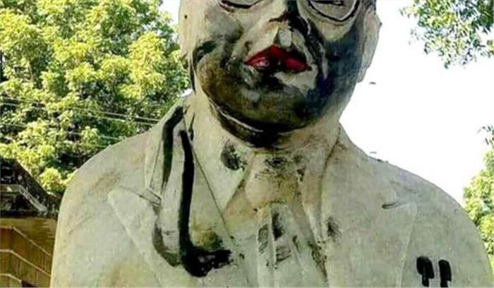 बिहार : अम्बेडकर की प्रतिमा पर अज्ञात लोगों ने कालिख पोती