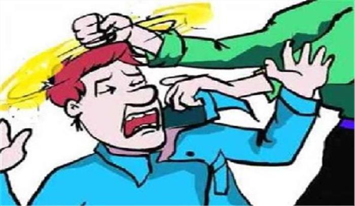 ठेकेदार ने पीडब्ल्यूडी के इंजीनियर की कर दी पिटाई