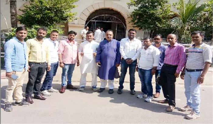 कलेक्टर जनदर्शन में राजपूत युवाओं ने की फ़िल्म पद्मावती के प्रदर्शन पर रोक की मांग 