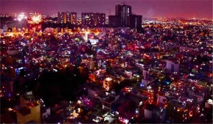 कोरोना से जंग : दीप जलाने के साथ पटाखे भी जला रहे लोग, देश मनी 9 मिनट की दिवाली