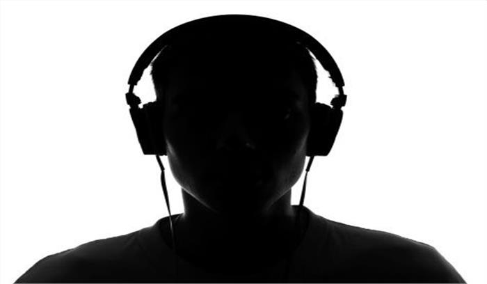 क्वारंटाइन सेंटर में तनाव मिटाने संगीत का सहारा