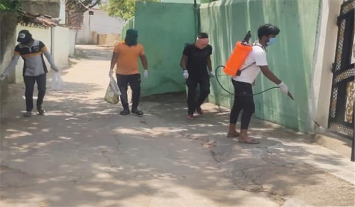 कोरोना संक्रमण को रोकने हर संभव प्रयास : वार्डो को किया जा रहा है सैनेटाईज, मंत्री ले रहे कार्यो की जानकारी कोरोना संक्रमण को रोकने हर संभव प्रयास : वार्डो को किया जा रहा है सैनेटाईज, मंत्री ले रहे कार्यो की जानकारी