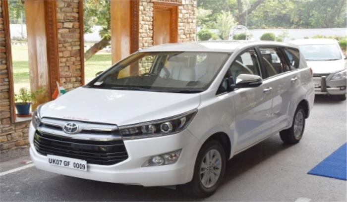 कोरोना संक्रमण कम होने से सरकारी कारों की सेवा लेना चाहते हैं अधिकारी