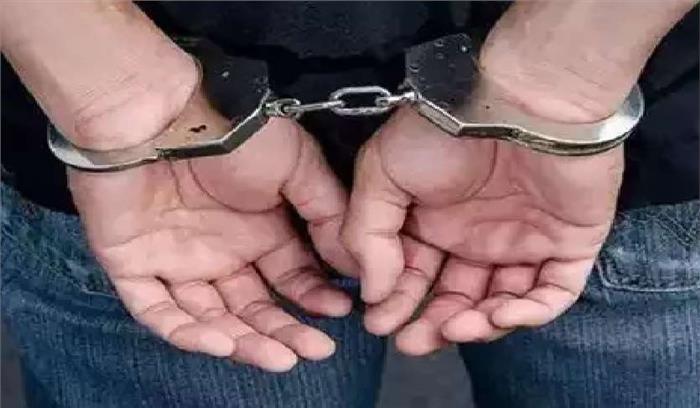 पुडुचेरी में केन्द्र सरकार के खिलाफ धरना दे रहे नेता गिरफ्तार पुडुचेरी में केन्द्र सरकार के खिलाफ धरना दे रहे नेता गिरफ्तार