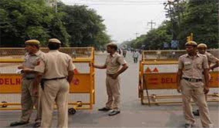 पुलिस ने पूर्ण लॉकडाउन के दूसरे दिन 4923 लोगों को हिरासत में लिया पुलिस ने पूर्ण लॉकडाउन के दूसरे दिन 4923 लोगों को हिरासत में लिया