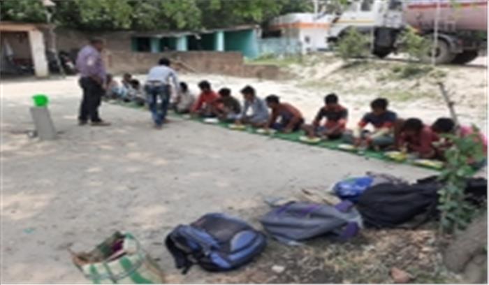 बिहार : मजदूरों के दर्द ने जगाई सेवा, ढाबे को बना दिया लंगर