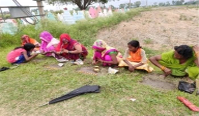 बिहार : कोरोना बनी माई, महामारी दूर करने के लिए महिलाएं कर रही पूजा