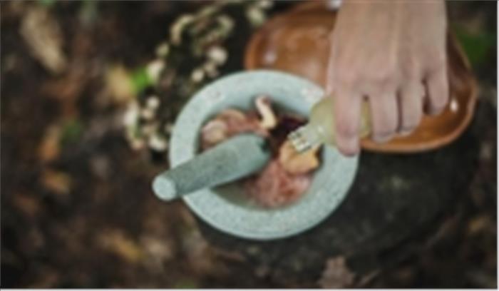 खांसी के लिए अस्पताल जाने की जरूरत नहीं, घरेलू नुस्खे अपनाएं