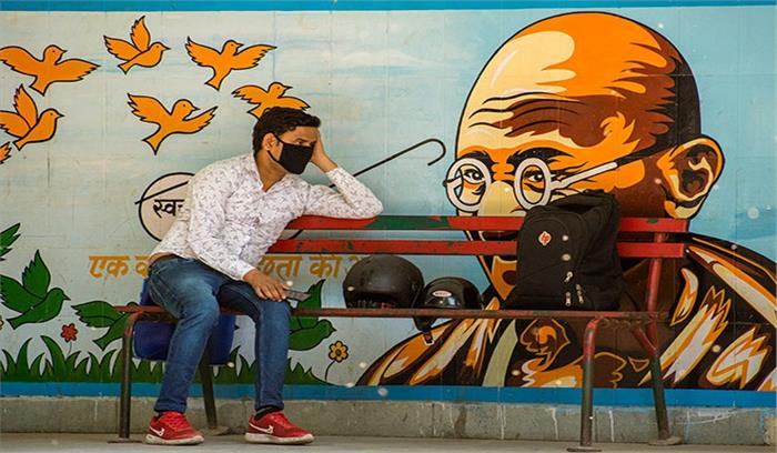 काम की तलाश में एक बार फिर से नई उम्मीदों के साथ लौट रहे प्रवासी मजदूर